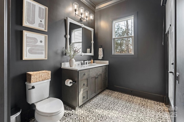 17416 Gillican Overlook Rd, Davidson, NC 28036 - bathroom featuring toilet, crown molding, vanity, and baseboards