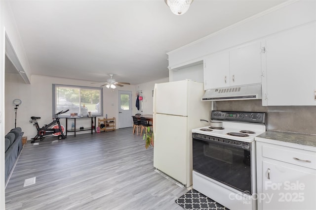 kitchen featuring white appliances, under cabinet range hood, a ceiling fan, light wood-style floors, and white cabinetry