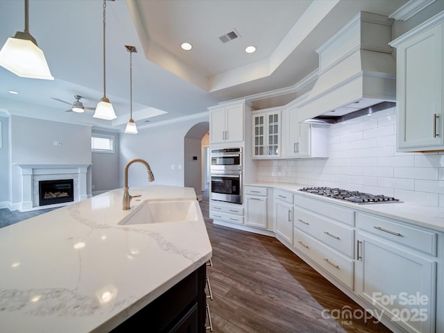 405 Newstyle Way, Gastonia, NC 28056 - kitchen with a sink, a raised ceiling, custom range hood, double oven, and arched walkways