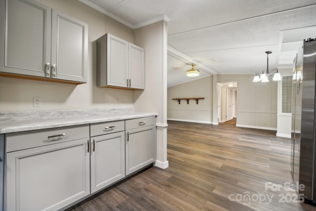 kitchen with crown molding, gray cabinets, dark wood-style flooring, light countertops, and a chandelier