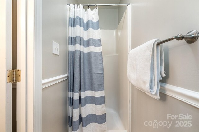 8544 Houston Ridge Rd, Charlotte, NC 28277 - full bath featuring a shower with curtain