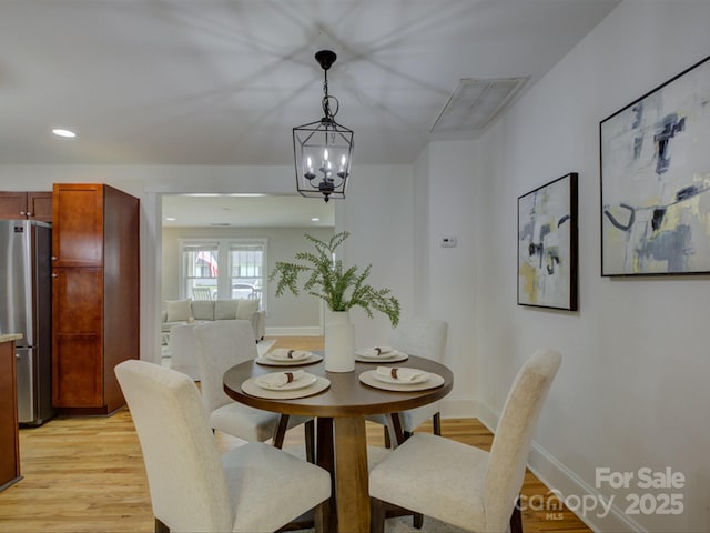 dining room featuring light wood-type flooring, recessed lighting, and baseboards