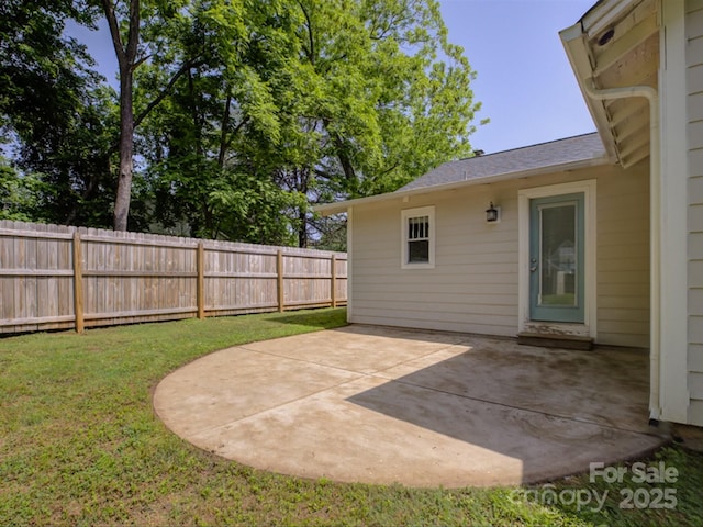 view of yard with a patio