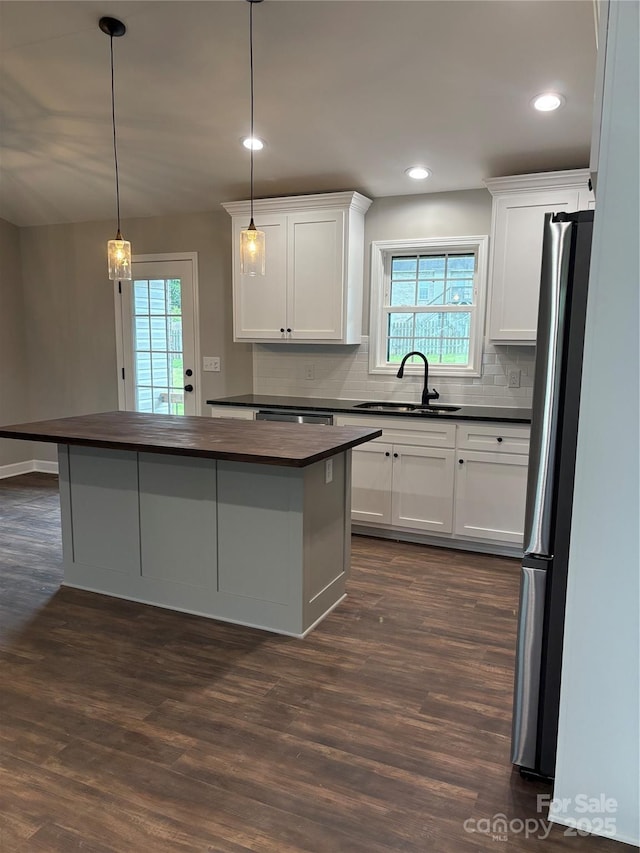 8222 Madison Ln, Hickory, NC 28602 - kitchen with a sink, stainless steel appliances, a center island, healthy amount of natural light, and recessed lighting