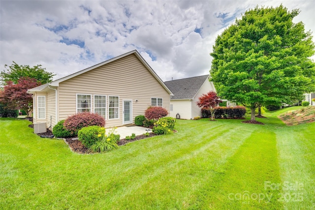 422 Garnet Ct, Fort Mill, SC 29708 - back of property featuring a patio and a lawn