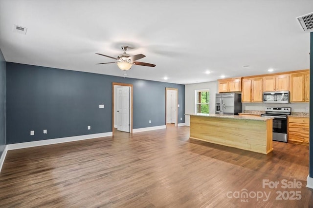 200 Mosley Rd, Blacksburg, SC 29702 - kitchen featuring stainless steel appliances, ceiling fan, open floor plan, and recessed lighting