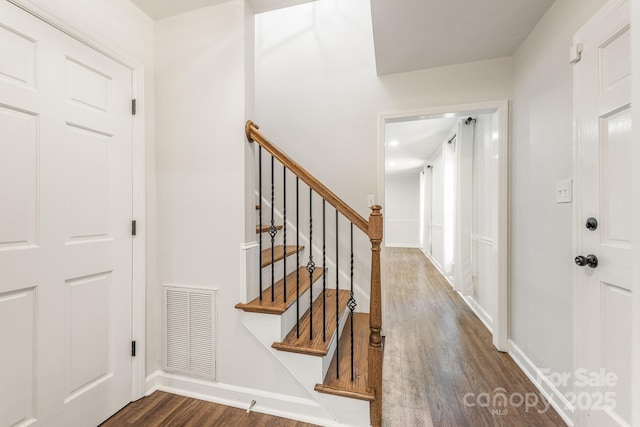 3101 Willowbrae Rd, Charlotte, NC 28226 - entrance foyer with wood finished floors, baseboards, and recessed lighting