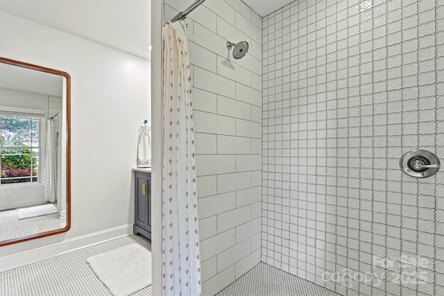 8218 Bright Water Ln, Denver, NC 28037 - bathroom featuring tiled shower and baseboards