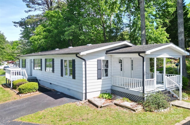 7 Lakewood Rd, Hendersonville, NC 28792 - ranch-style house with a porch, crawl space, and roof with shingles