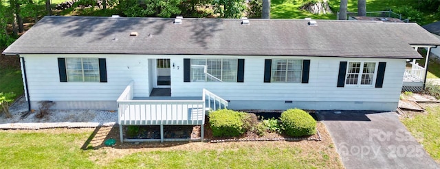 7 Lakewood Rd, Hendersonville, NC 28792 - view of front facade with a deck and crawl space
