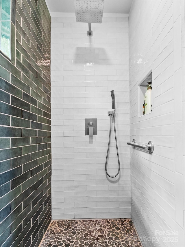 319 Twilight Way, Burnsville, NC 28714 - bathroom featuring a tile shower