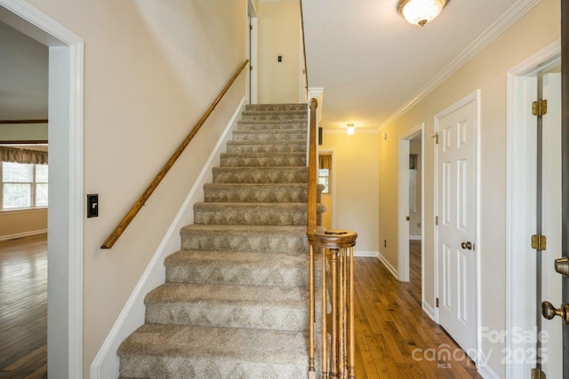 16612 Grapperhall Dr, Huntersville, NC 28078 - staircase with wood finished floors, crown molding, and baseboards