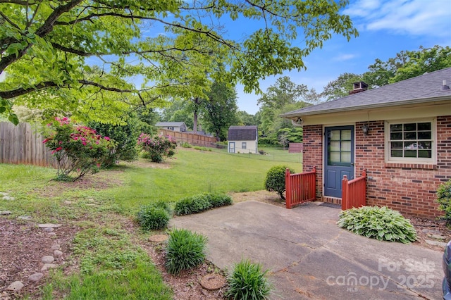 1940 12th St NE, Hickory, NC 28601 - view of yard with a patio