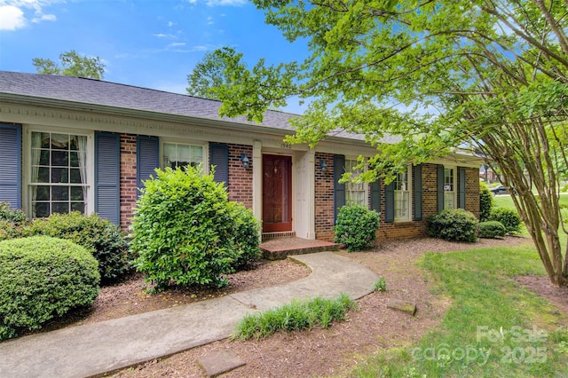 1940 12th St NE, Hickory, NC 28601 - single story home with brick siding