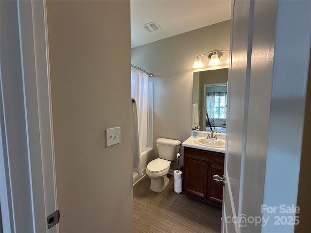 full bath with vanity, toilet, and shower / tub combo with curtain