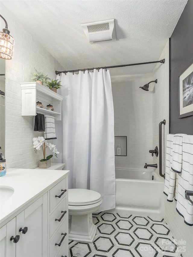 14 Bellewood Dr, Maggie Valley, NC 28751 - bathroom with vanity, shower / tub combo with curtain, toilet, and a textured ceiling