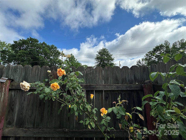 view of yard featuring fence