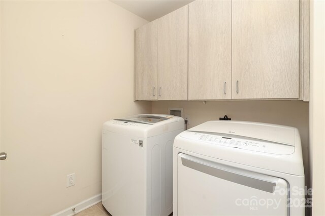 1809 Evergreen Dr, Charlotte, NC 28208 - laundry area featuring cabinet space and independent washer and dryer