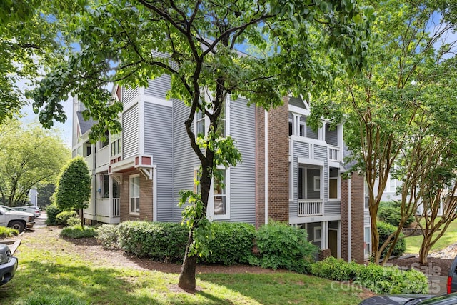 2502 Cranbrook Ln Unit 8, Charlotte, NC 28207 - view of side of home with brick siding