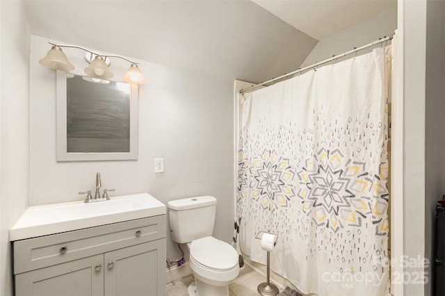 full bathroom with lofted ceiling, vanity, toilet, and a shower with curtain