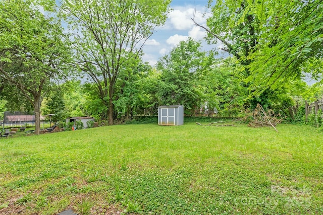 104 Willetta Dr, Charlotte, NC 28217 - view of yard with a storage shed and an outdoor structure