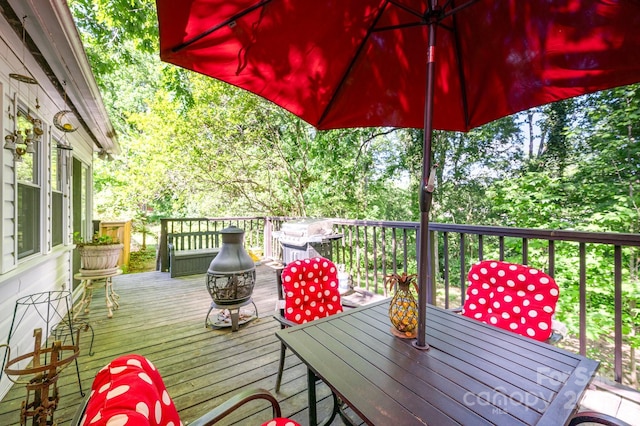1115 Grovewood Dr, Charlotte, NC 28208 - wooden deck with outdoor dining space