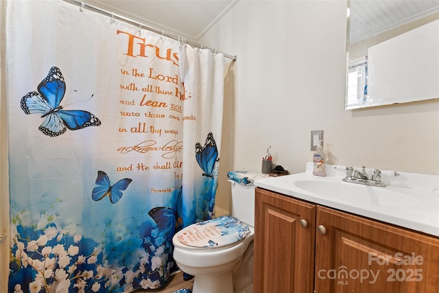 full bath with vanity, toilet, and a shower with shower curtain