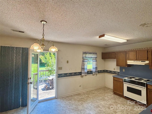 kitchen with electric range, under cabinet range hood, a chandelier, dark countertops, and brown cabinets