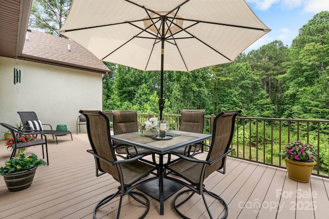 4616 Gold Finch Dr, Denver, NC 28037 - wooden deck with outdoor dining space