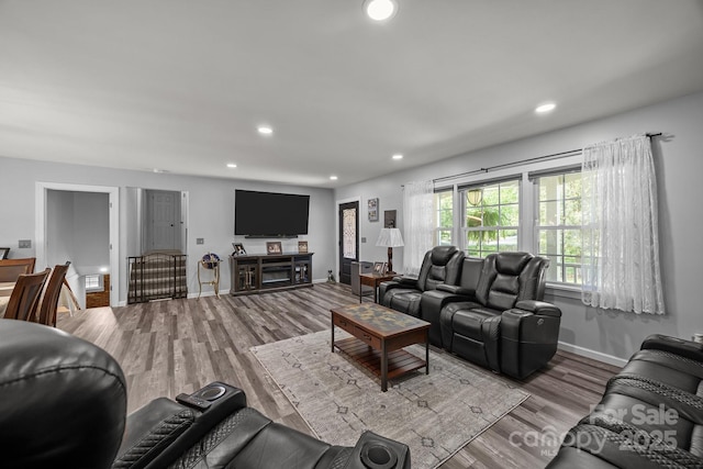 living area featuring recessed lighting, wood finished floors, and baseboards