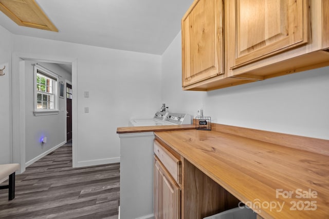 bar area with washing machine and dryer, dark wood-style floors, and baseboards