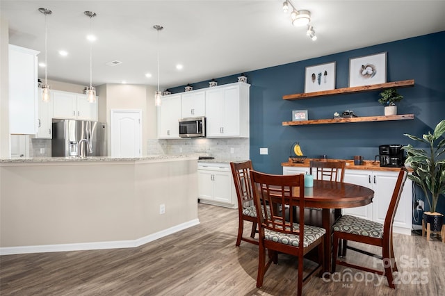 5014 Forest Hills Pl, Fort Mill, SC 29707 - kitchen featuring appliances with stainless steel finishes, wood finished floors, backsplash, white cabinetry, and recessed lighting