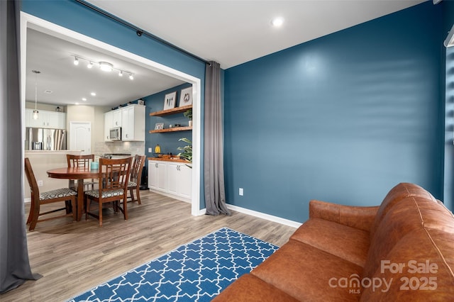 5014 Forest Hills Pl, Fort Mill, SC 29707 - sitting room featuring light wood-style floors, baseboards, and recessed lighting