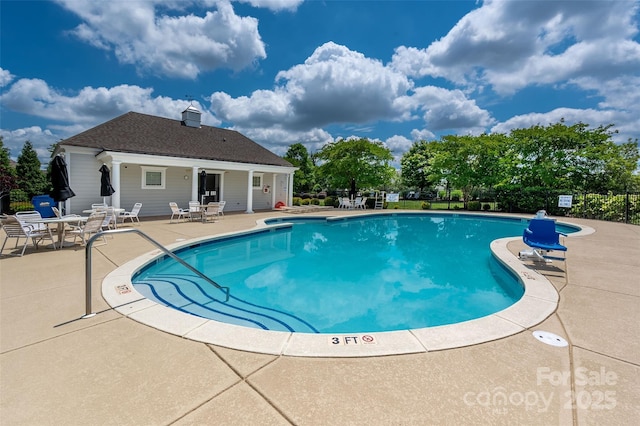 5014 Forest Hills Pl, Fort Mill, SC 29707 - community pool with a patio and fence