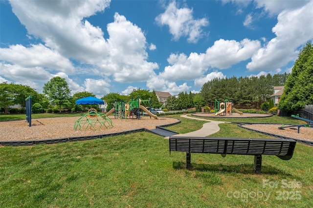 5014 Forest Hills Pl, Fort Mill, SC 29707 - surrounding community with a yard