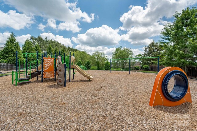 5014 Forest Hills Pl, Fort Mill, SC 29707 - community jungle gym with fence