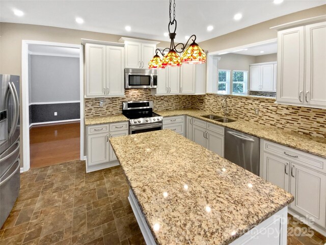 903 Furman Ct, Fort Mill, SC 29708 - kitchen featuring stainless steel appliances, a sink, a center island, tasteful backsplash, and white cabinets