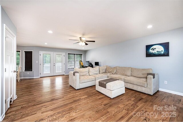 living area with ceiling fan, wood finished floors, baseboards, and recessed lighting