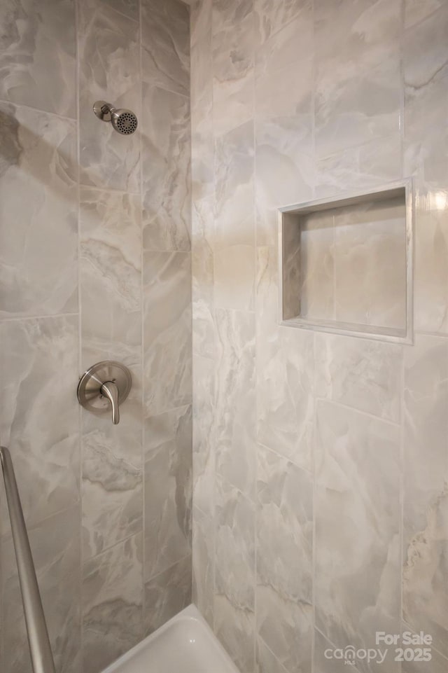 1004 Johnson St, Charlotte, NC 28206 - full bath with a tile shower