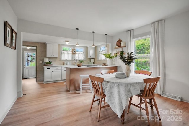 1000 Oakshade Ave, Kannapolis, NC 28083 - dining area with light wood-style flooring and baseboards