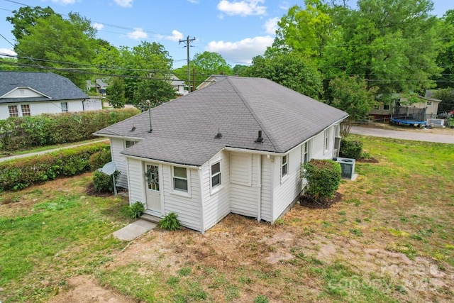 1000 Oakshade Ave, Kannapolis, NC 28083 - back of house featuring a trampoline and a yard