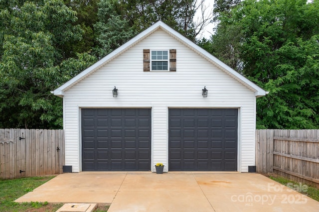 1140 Landsdown Dr, Salisbury, NC 28147 - detached garage featuring fence