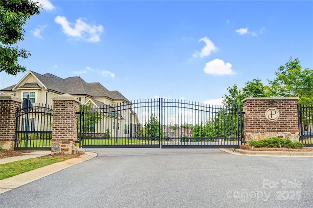 13204 Feale Ct, Charlotte, NC 28278 - gate featuring fence
