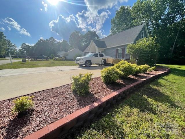 517 Grassy Creek Run, Chester, SC 29706 - view of green lawn featuring driveway