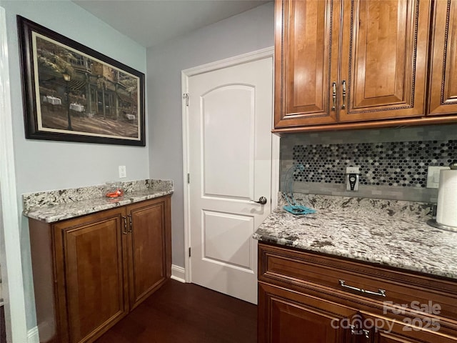 517 Grassy Creek Run, Chester, SC 29706 - bar with dark wood-type flooring, decorative backsplash, and baseboards