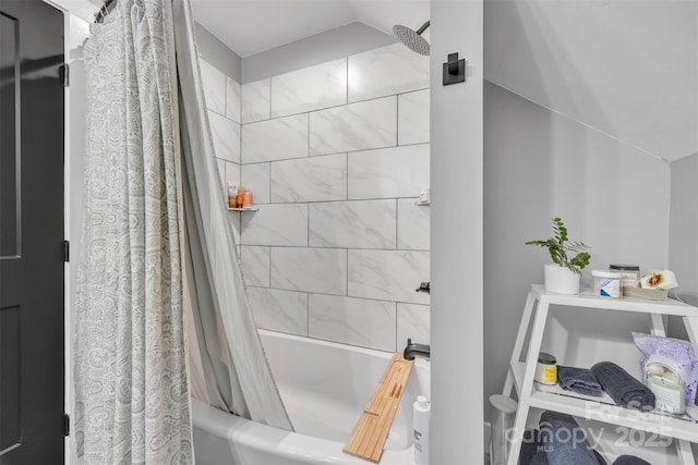5262 Mckenzie Trl, Conover, NC 28613 - full bath featuring shower / tub combo with curtain