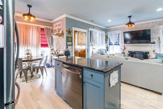 kitchen with freestanding refrigerator, dishwasher, light wood-style floors, open floor plan, and crown molding