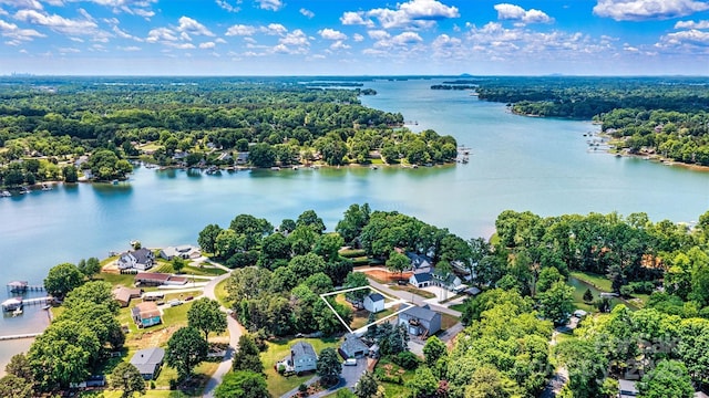 139 Elysian Dr, Mooresville, NC 28117 - aerial view of property and surrounding area featuring a large body of water, property boundaries highlighted, and a forest