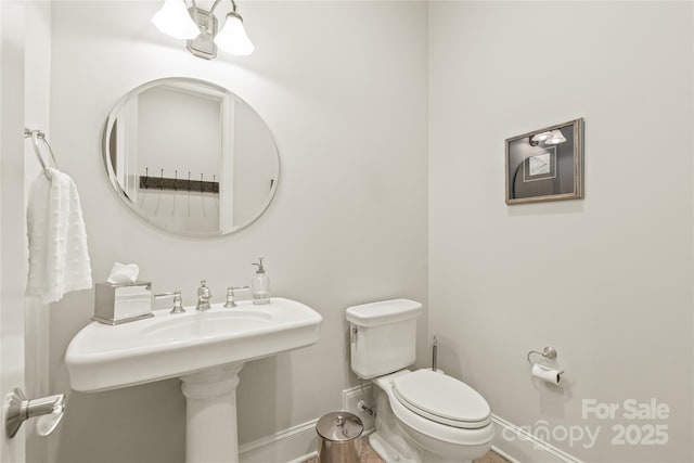 6831 Conservatory Ln, Charlotte, NC 28210 - half bath featuring baseboards and toilet