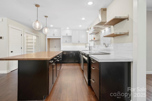 10749 Kingsview Dr, Davidson, NC 28036 - kitchen with a sink, stainless steel appliances, dark wood finished floors, and recessed lighting